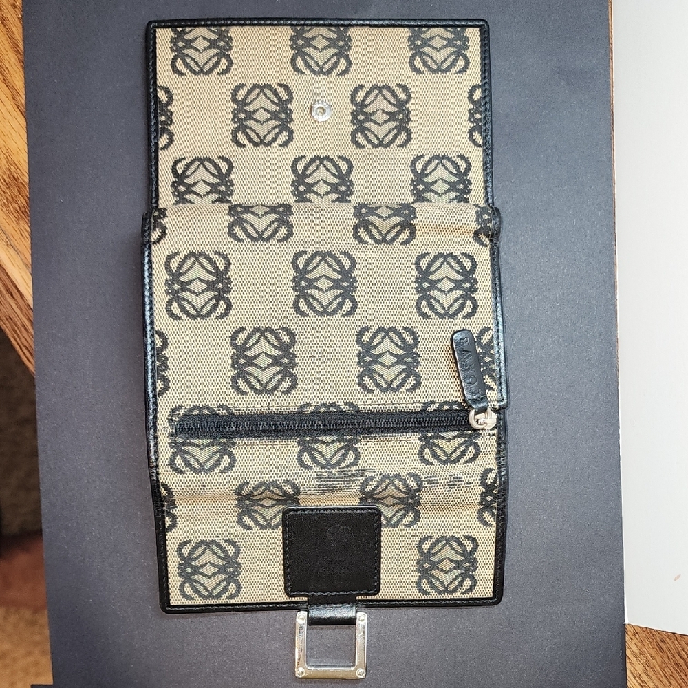 Loewe Anagram Logo Wallet - Picture 14 of 15